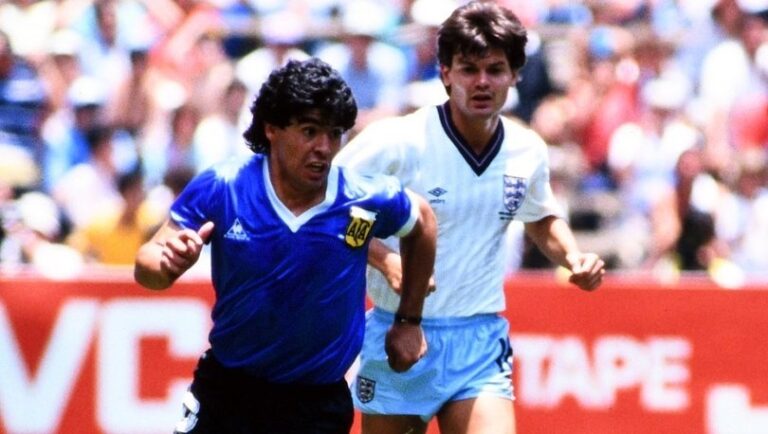 Diego Maradona: Arjantin efsanesinin ‘Tanrının Eli’ gömleği açık artırmada