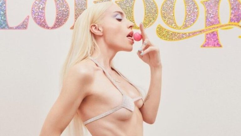 Gülşen sahnede yine çok cesur