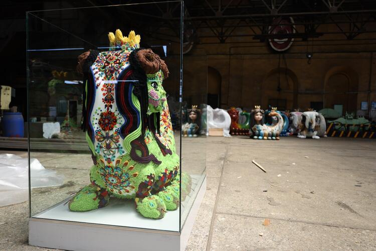 İstanbul’un meydanlarında Şahmeran heykelleri sergilenecek