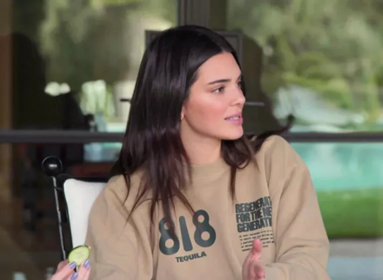 Kendall Jenner’ın salatalık doğrama şekli gündem oldu