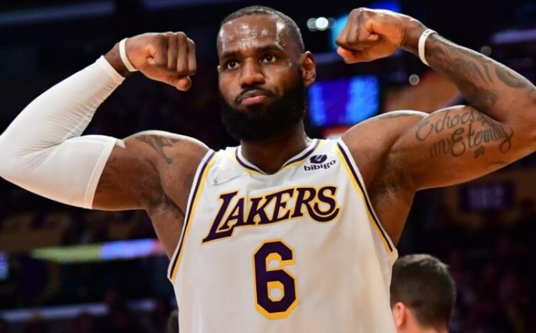 LeBron James 2022 yılının en çok para kazanan sporcusu