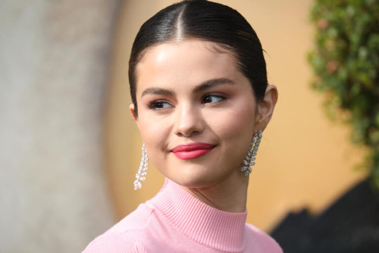 Selena Gomez özür diledi!