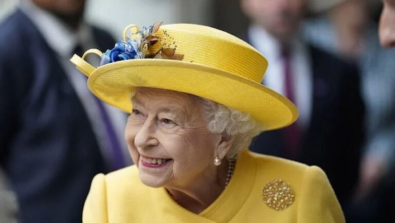 Kraliçe Elizabeth’in 70. yıl kutlamalarında yıldızlar geçidi