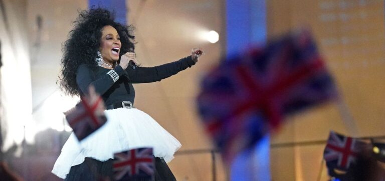 Yıldızlar Kraliçe 2. Elizabeth’in Jübile kutlamalarında