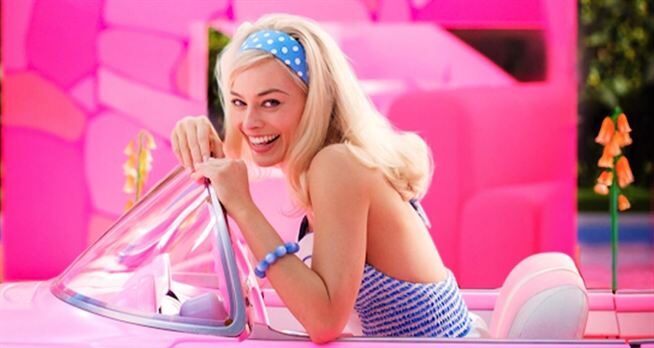 Margot Robbie “Barbie” setinde ilk kez görüntülendi