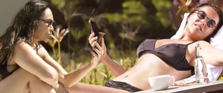 Avşar kızı sezonu açtı, hem tatilde hem sahnede