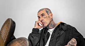 Travis Barker Kolonoskopi sonrası Pankreatit nedeniyle hastanede