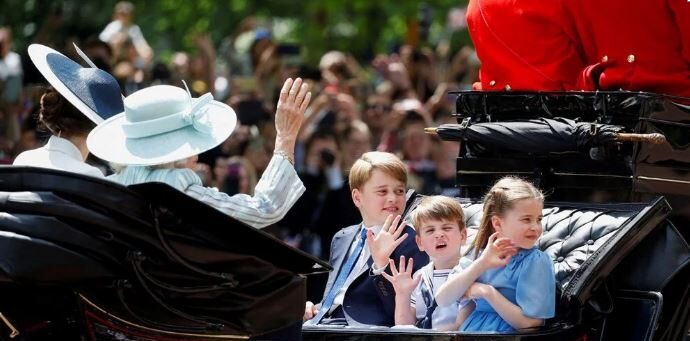 Prens Louis Kraliçe Elizabeth’in kutlamasından rol çaldı