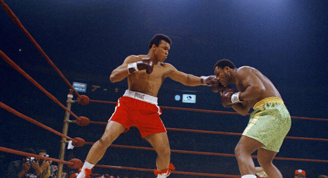 Muhammad Ali’nin 970 bin dolarlık bornozu açık arttırmada