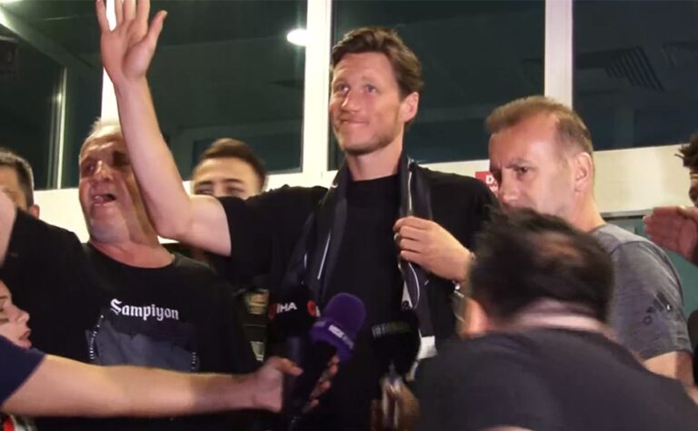Weghorst Beşiktaş için İstanbul'da!