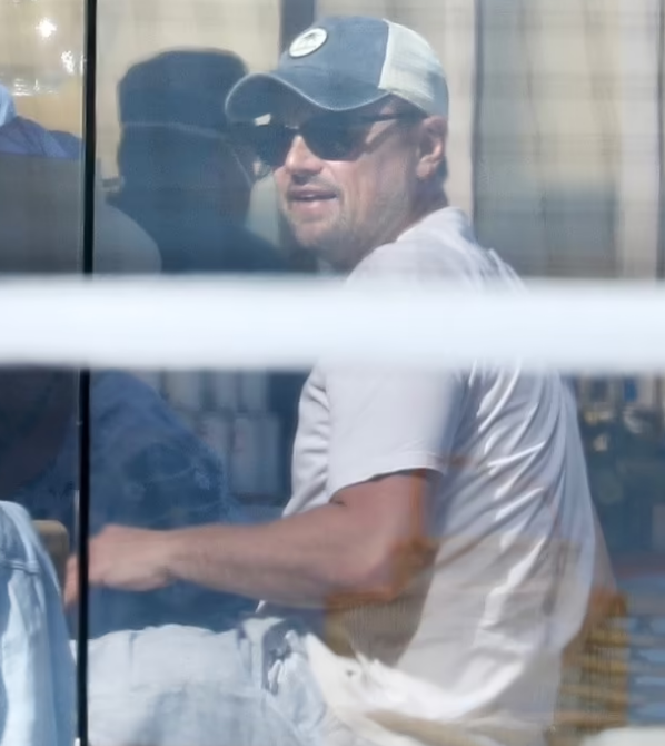 Leonardo DiCaprio ve Camila Morrone'un plajda aşk pozları