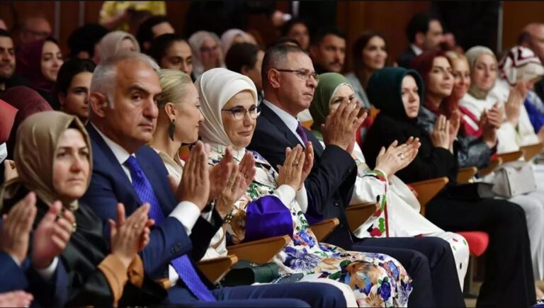 Emine Erdoğan’dan ‘Barış Konseri’ne tam not: Tüm dünyaya haykırıyorlar, seslerini duyuruyorlar