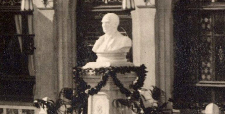 Atatürk’ün poz vererek yaptırdığı büst Yalova’da