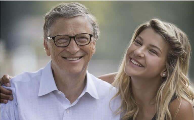 Bill Gates’in kızı Phoebe Adele Gates süper yatla Bodrum’da