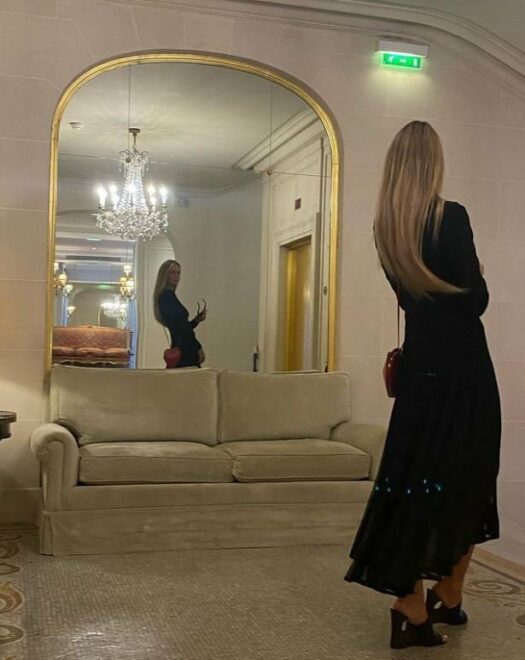 Süper model Elle Macpherson photoshop’lu fotoğraf mı paylaştı?