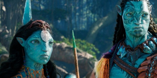 Kariyeri boyunca yaptığı işlerle özgün vizyonunu kanıtlayan James Cameron, “Avatar” filmini çektiğinde sinema dünyasında taşları yerinden oynattı. Yapımın büyük başarısının ardından da hikayeyi takip eden 4 film hayali daha olduğunu açıklamıştı. Bu filmlerden ilki olan “Avatar: Suyun Yolu” bu Aralık ayında vizyona girecek ve henüz ismi belli olmayan üçüncü film arka arkaya çekilerek 2024'te izlenebilecek. Sonrasında “Avatar”ın 4. ve 5. filmleri de çekilecek ama bu filmlerin yönetmen koltuğunda Cameron’ın kendisinin oturup oturmayacağı belli değil.