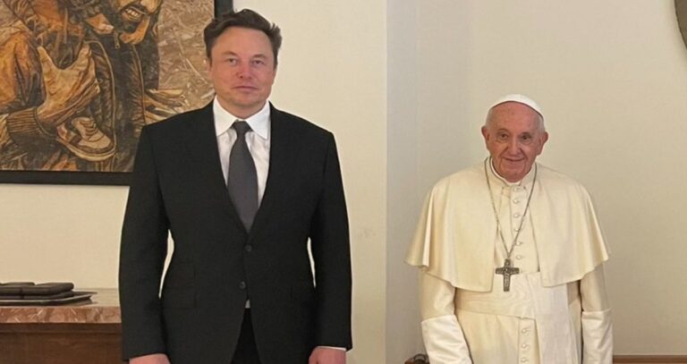 Elon Musk, Twitter’daki sessizliğini Papa Francis ile bozdu