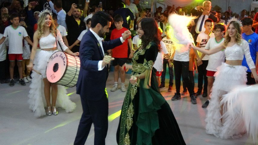 Manchester City'nin yıldızı İlkay Gündoğan memleketinde düğün yaptı