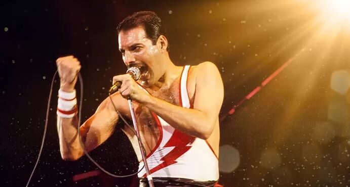 Queen’in ‘Greatest Hits’ albümü satış rekoru kırarak İngiltere tarihine geçti