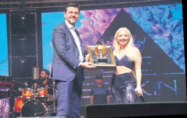 Ece Seçkin’e Ürgüp’te gül yağmuru