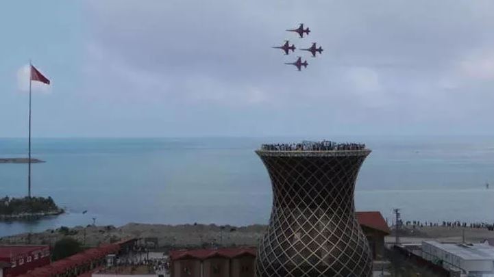 Türk Yıldızları Rize semalarında nefes kesti