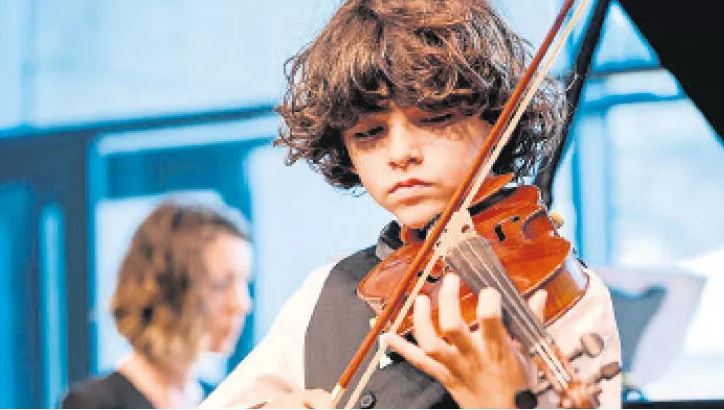 Can Pedersen 9 yaşında Türk müzik dâhisi