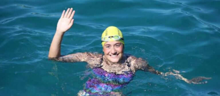Aysu Türkoğlu, Manş’ı yüzerek geçen en genç Türk oldu