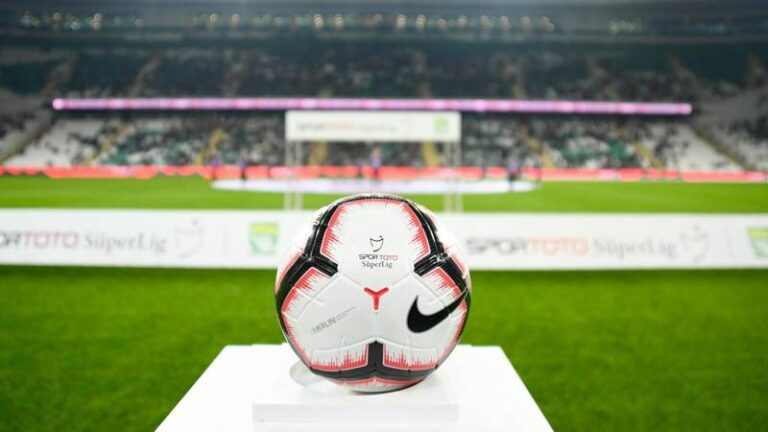 Derbi tarihleri belli oldu! Maç saatlerinde önemli değişiklik