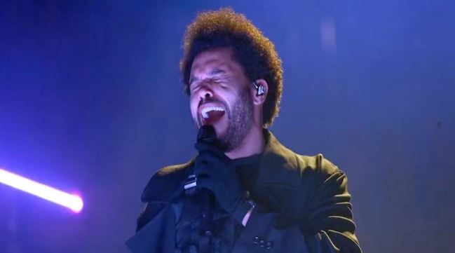 The Weeknd sesi kısıldığı için verdiği konseri yarıda bıraktı
