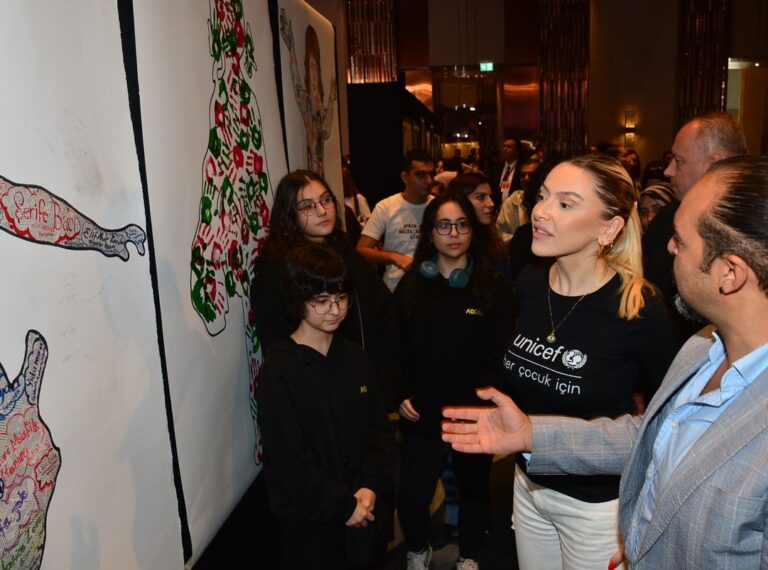 Hadise: Bana kötü gelen şeylerden uzak duruyorum