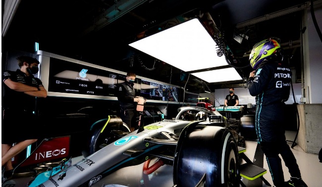 Hamilton: “2023 mücadelesi için takımdaki herkesi motive ediyorum”