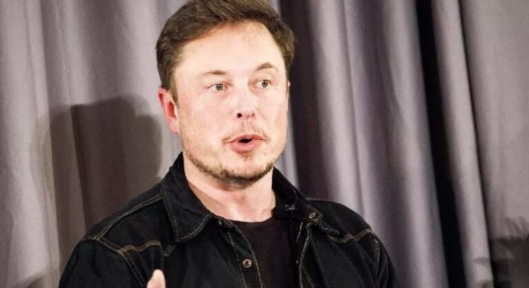 Elon Musk şimdi de parfüm işine girdi