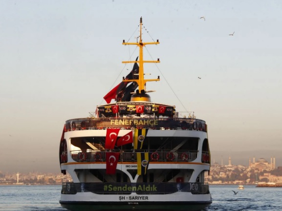 Fenerbahçe, Atatürk’ü “10 Kasım Fenerbahçe Vapuru” ile Dolmabahçe Sarayı açıklarında andı