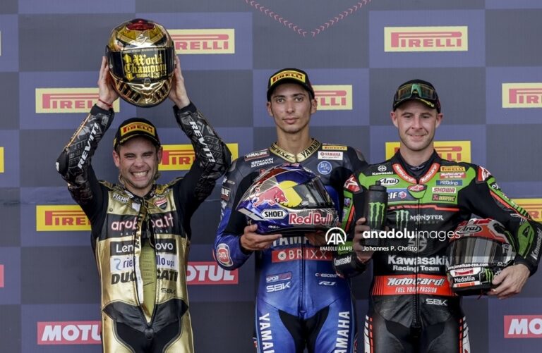 Milli motosikletçi Toprak Razgatlıoğlu Endonezya’da birinci oldu