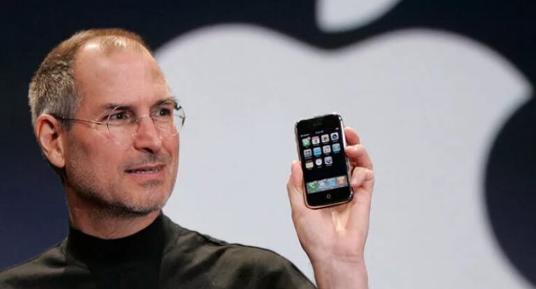 Apple’ın kurucusu Steve Jobs’un terlikleri binlerce dolara satıldı