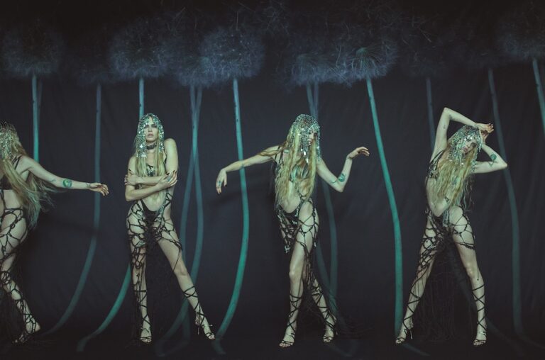 Emma Summerton imzalı 2023 Pirelli Takvimi Milano’da Tanıtıldı!