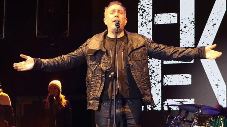 Haluk Levent’e sahnede doğum günü sürprizi