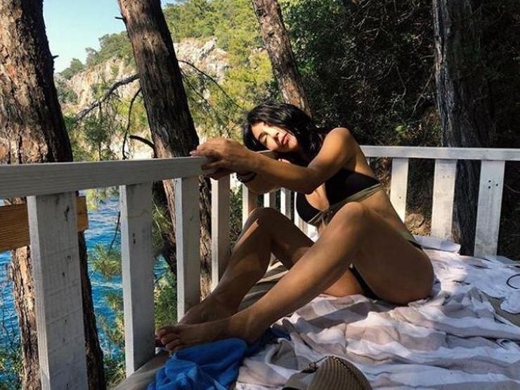 Hande Yener yeni albüm için kampa girdi