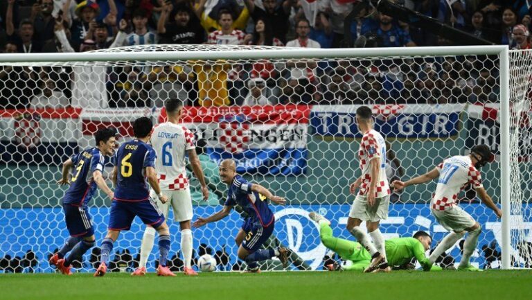 Üç penaltı kurtaran Hırvat kaleci ülkesini çeyrek finale taşıdı