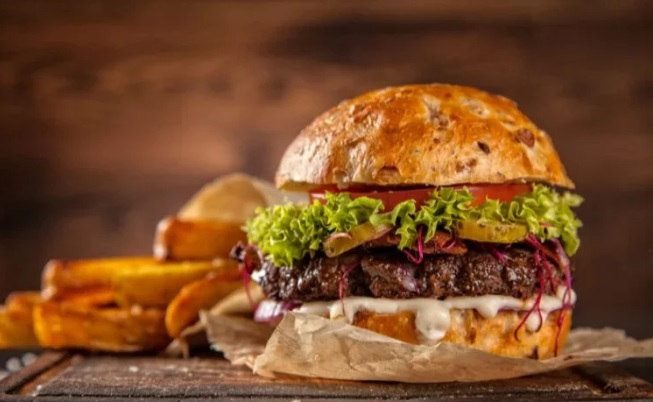 Ünlü fast food zincirinden 3 ay önce aldığı hamburger bozulmadı