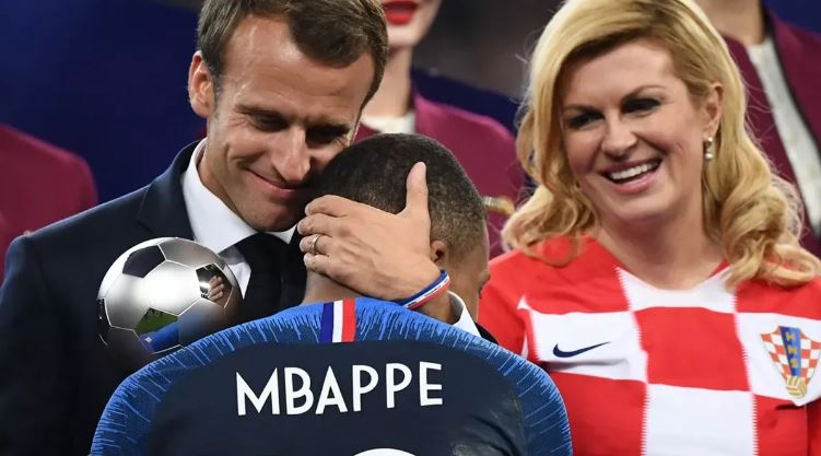 Emmanuel Macron, Kylian Mbappe’yi teselli etti