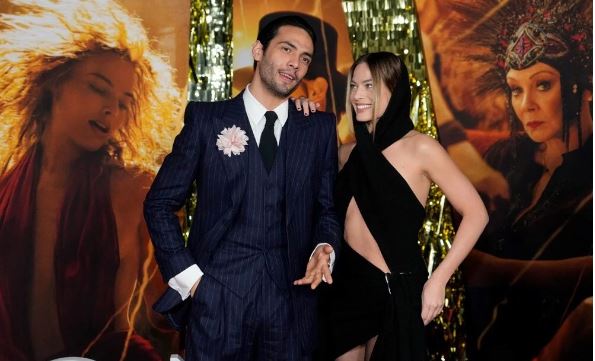 Margot Robbie ve Brad Pitt ‘Babylon’ prömiyerinde kırmızı halı şıklığı