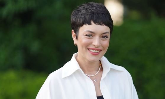 Ezgi Mola: Bir yardımsever sayesinde üniversiteyi burslu okudum