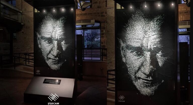Cam Atatürk portresi Rahmi M. Koç Müzesi’nde!