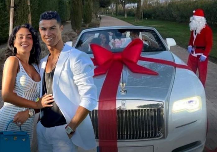 Yıldız futbolcu Cristiano Ronaldo’ya Georgina Rodriguez’den yılbaşı hediyesi