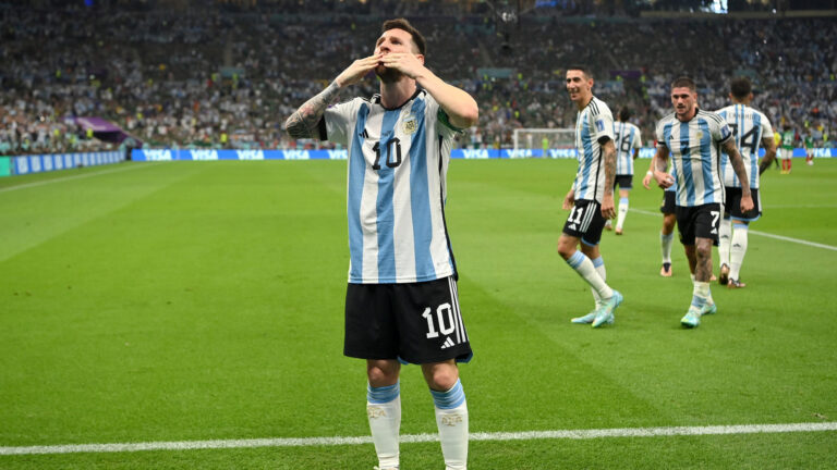 Lionel Messi Arjantin-Avustralya maçında 1000. kez sahada!