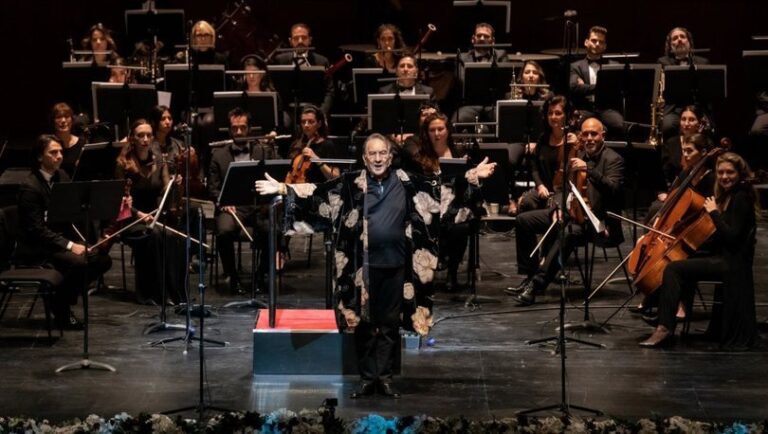 Desiderata’da orkestra şefi Ali Poyrazoğlu