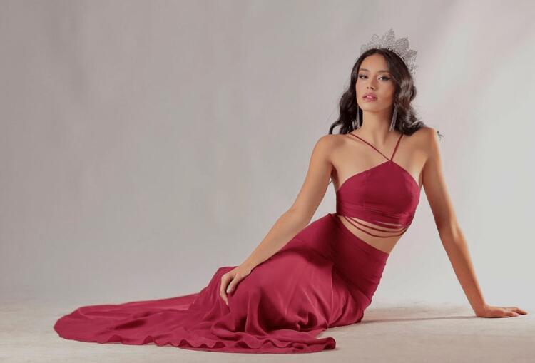 Aleyna Şirin Kâinat Güzeli olmak için oyları bekliyor
