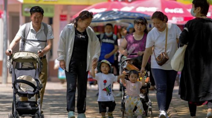 Çin’in nüfusu, 2022’de 800 bin kişi azalarak, 1961’den bu yana ilk kez geriledi