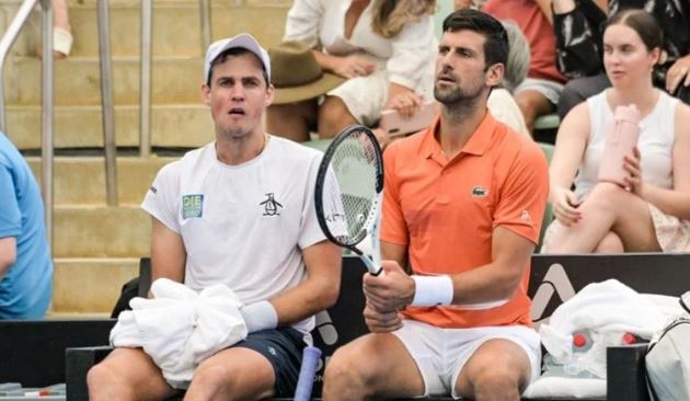 Sırp tenisçi Novak Djokovic yenilgiyle başladı